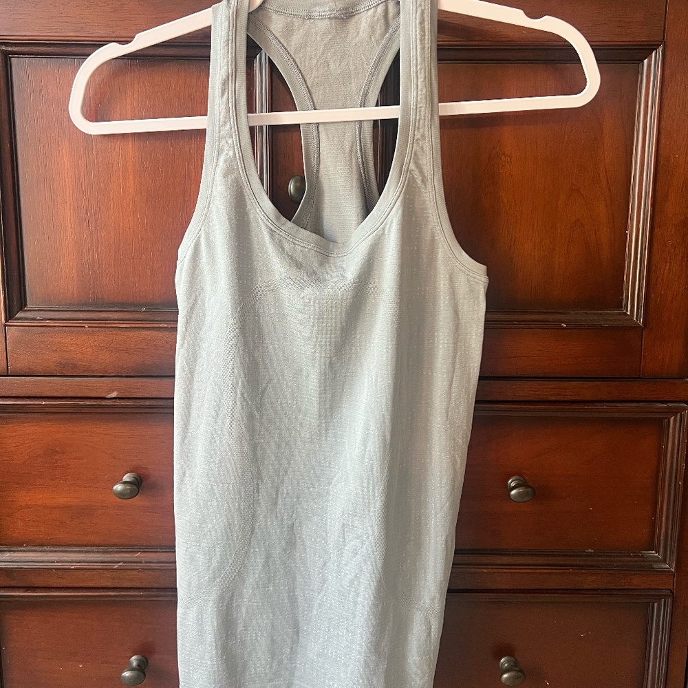 Lululemon Swiftly Tech Racerback Tank Top - Size 2 - Grey / Silver - [EUC, oo]